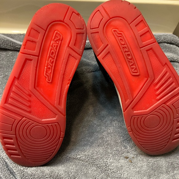 Men’s Jordan shoes - Picture 4 of 9